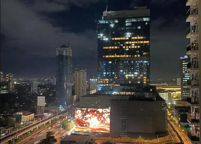 Cozy Unit Beside Solaire North