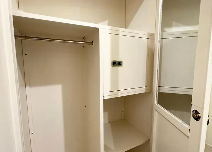 Cozy Unit Beside Solaire North 公寓 *
