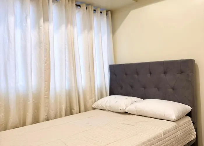 Cozy Unit Beside Solaire North *