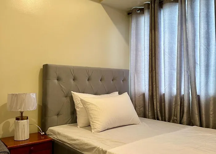 Cozy Unit Beside Solaire North 公寓